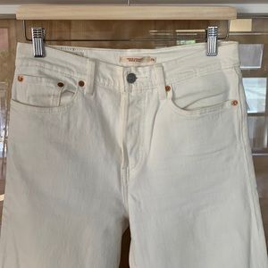 Levi’s Wedgie Straight white denim, size 28